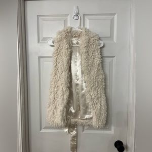 Maurices white faux fur vest size Small NWOT